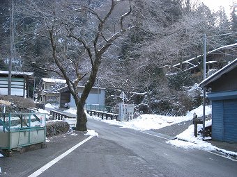 陣馬山　登山口