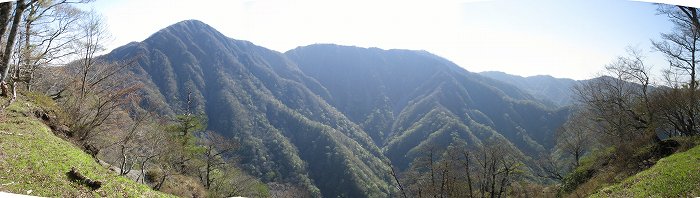 臼ヶ岳から望む蛭ヶ岳～塔ノ岳