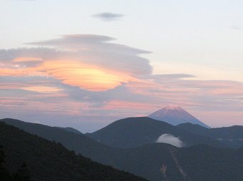 夕焼けの吊るし雲