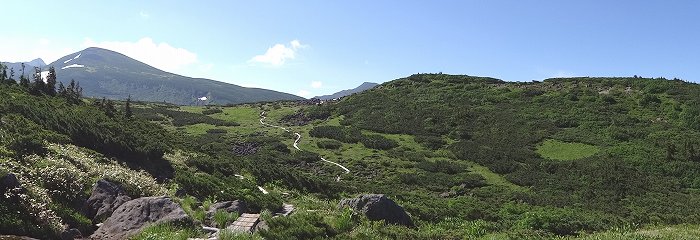 左が祖父岳　　右が祖母岳