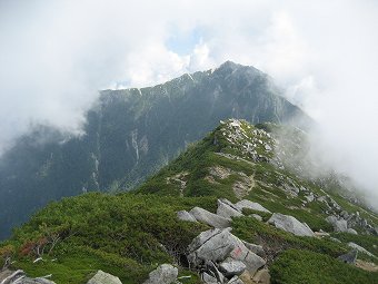 東川岳へ