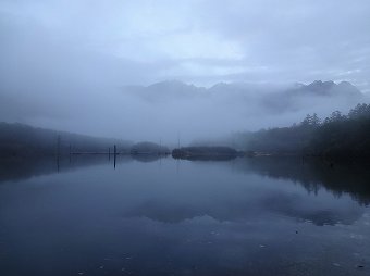 朝靄の大正池