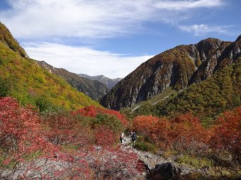 本谷橋へ
