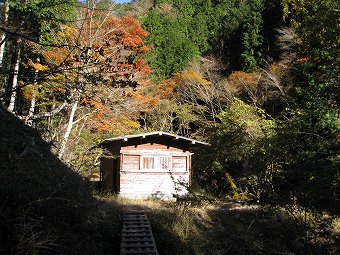 一軒屋避難小屋