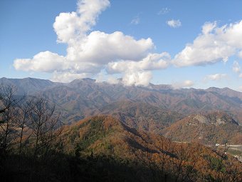 湯ノ沢峠・雁ヶ腹摺山方面