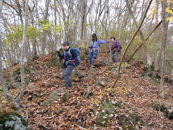 岩混じりの急下り