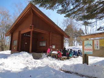 鷹ノ巣山避難小屋