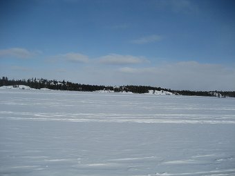 湖畔を振り返る