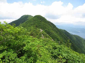 振り返る中藤山