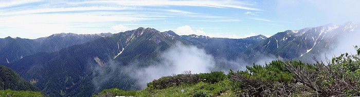 スゴノ頭山頂から見る読売新道