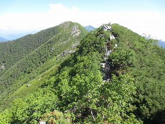 小太郎山へ