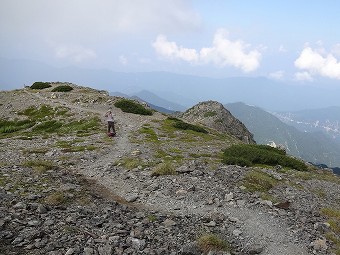 三峰岳へ