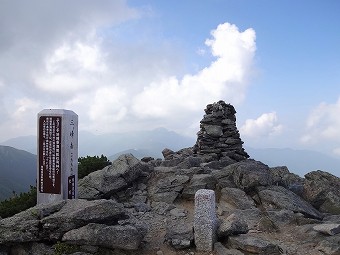 三峰岳　山頂