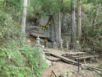 石割神社