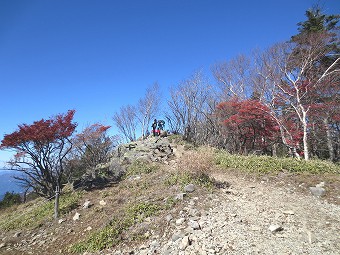 雷岩へ