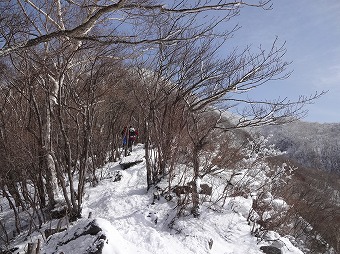 ゴツゴツ岩の尾根