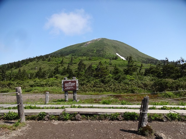 仙人岱から見る八甲田大岳