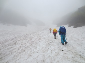 長い雪渓