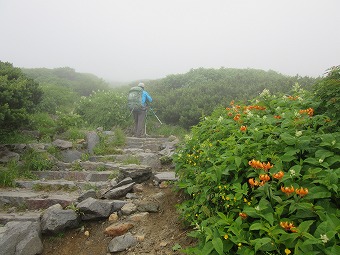 御前峰へ