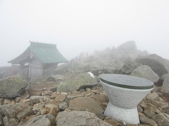 御前峰　白山奥宮