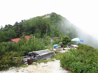 餓鬼岳山頂はガス