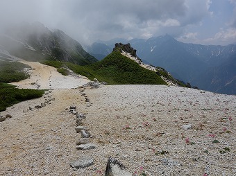 北燕岳へ