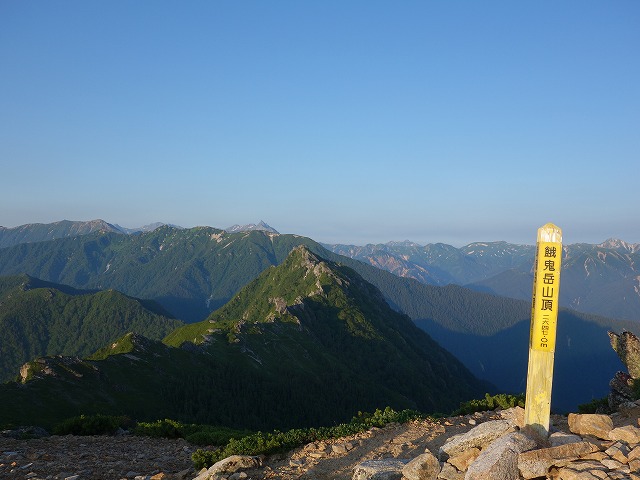 餓鬼岳山頂から燕岳と槍ヶ岳