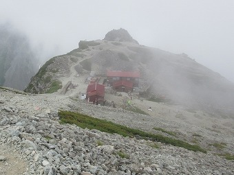 南岳小屋へ