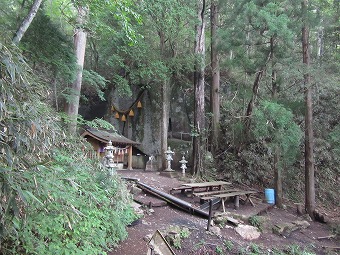 石割神社