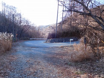 湯ノ沢峠登山口