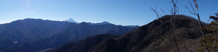 展望台から見る富士山と笹子雁ヶ腹摺山