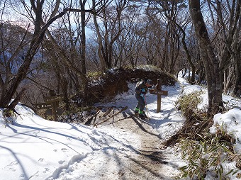 鍋割山稜へ