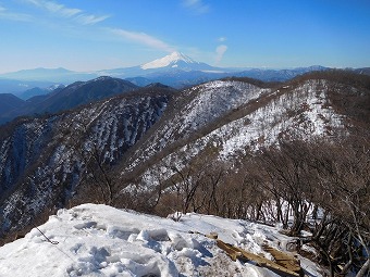 鍋割山へ