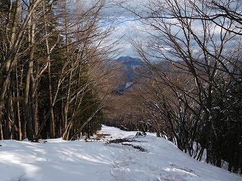 狩倉山からの急降下