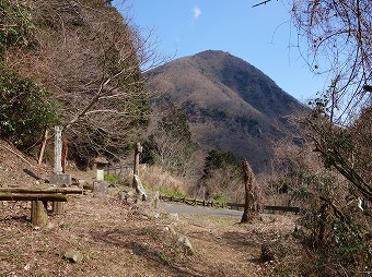 「登山道入口」