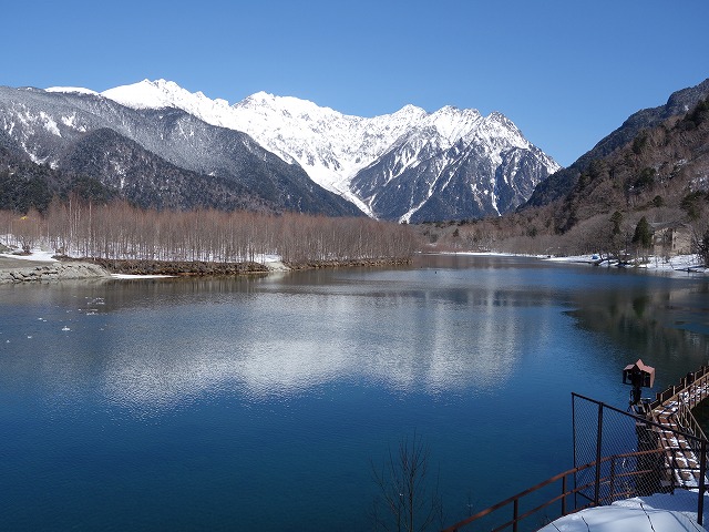 大正池と穂高岳