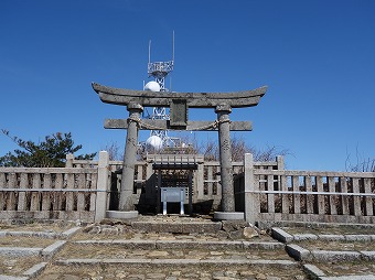 弥彦神社　御神廟