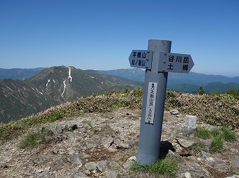 万太郎山　山頂