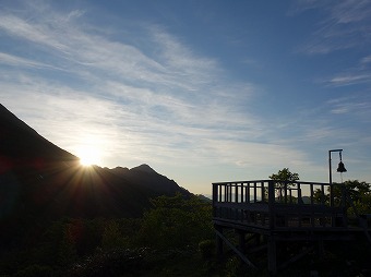 平標山の家　朝日