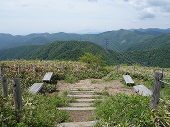 三国山階段道