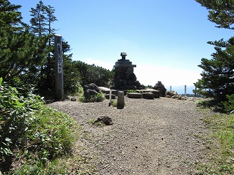 横手山三角点