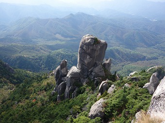 大ヤスリ岩