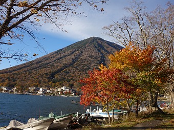 男体山