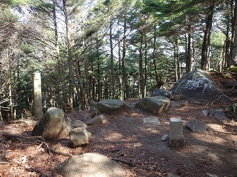 半月山　山頂