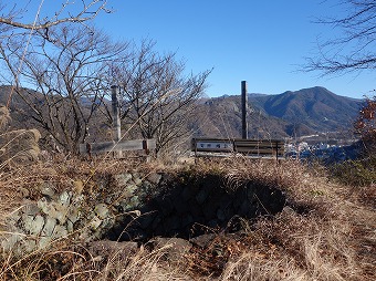 大月防空監視哨跡