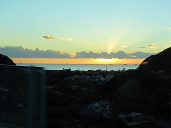 天城山の上に沈む夕陽