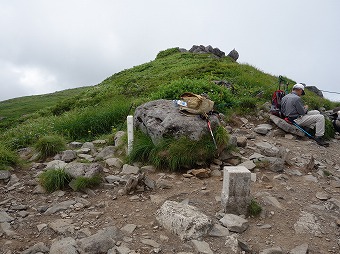 月山　三角点