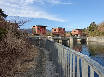 湖尻水門