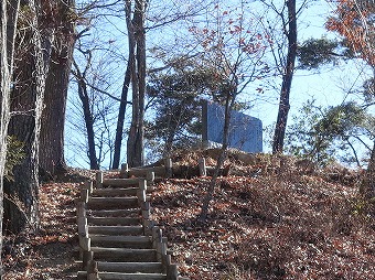 八重山　水越八重さん石碑