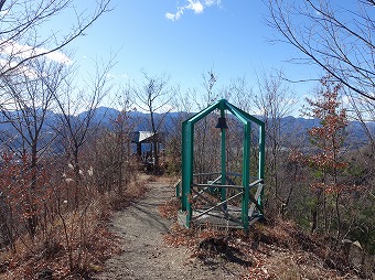 八重山の展望台と鐘